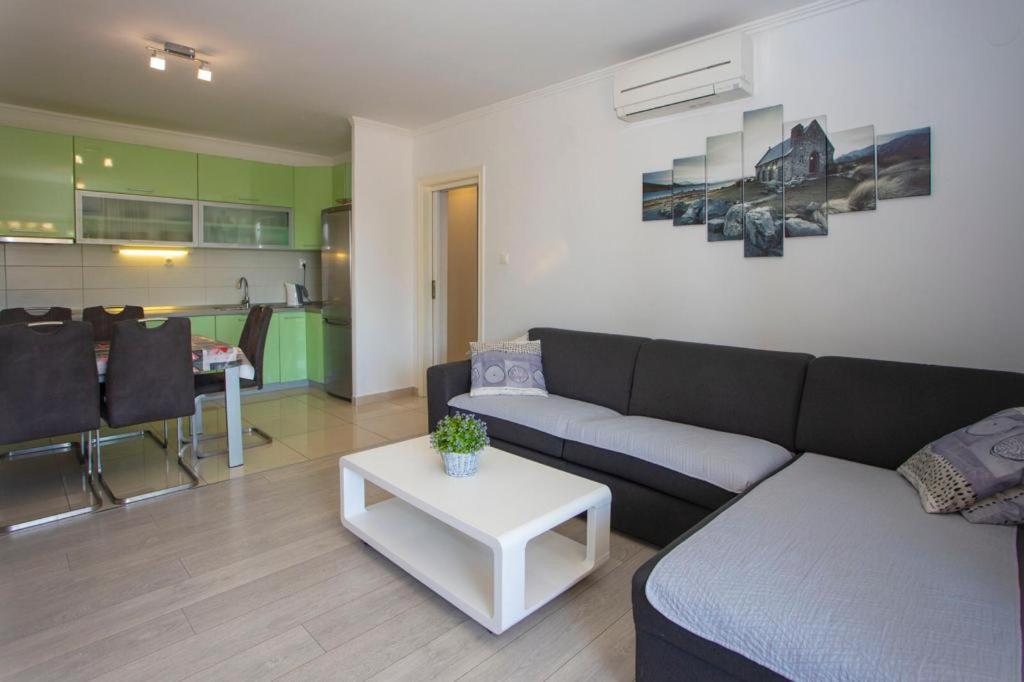 Apartment San Marino Makarska Exterior photo